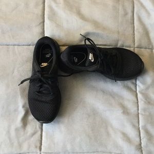 Black nike sneakers